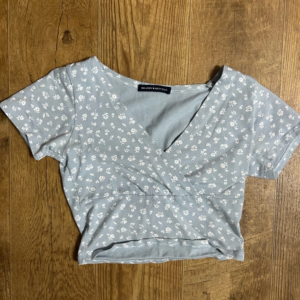 Brandy Melville floral crop shirt